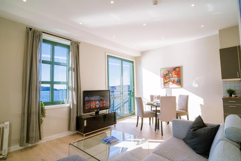 Seafront Apt. With Elevator And French Balcony Bergen Exterior photo