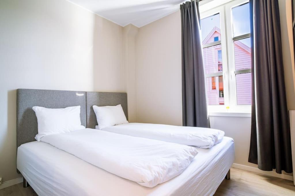 Seafront Apt. With Elevator And French Balcony Bergen Exterior photo